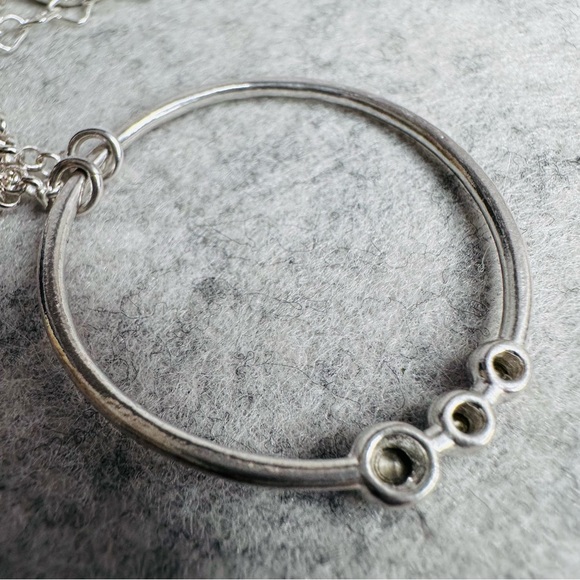 Talia - Sterling Silver Necklace with hammered circle with Swarovski crystals - Picture 4 of 14